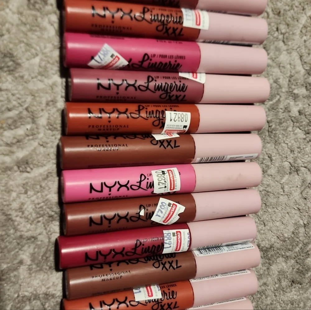 LIPSTICKS GALORE! - Picture 11 of 14